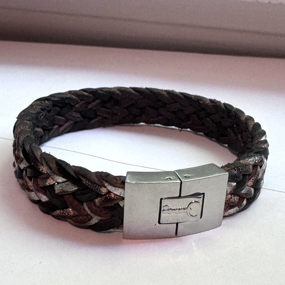 🧩✨ Fossil Tri-Colour Braided Leather Bracelet – Edgy & Effortlessly Cool 🖤✨